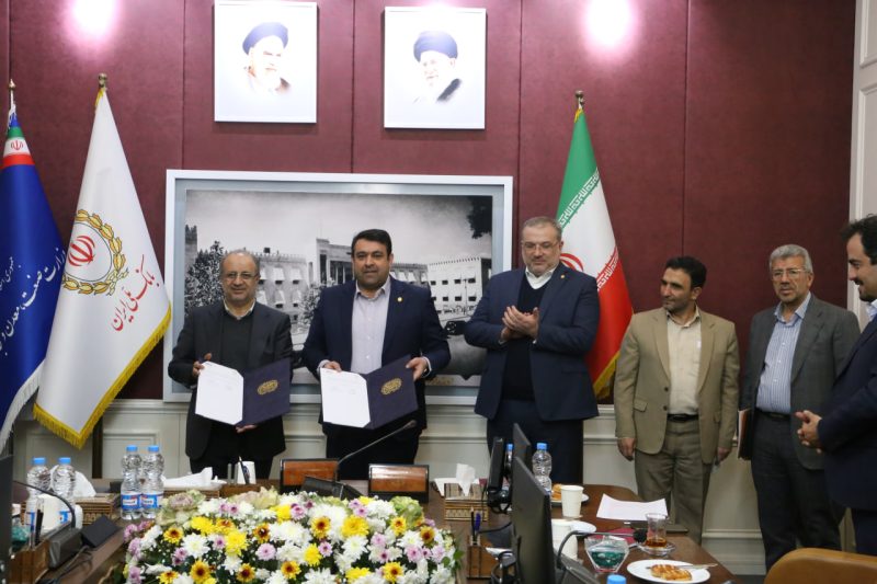 امضای تفاهمنامه همکاری وزارت صمت و ایمیدرو با بانک ملی