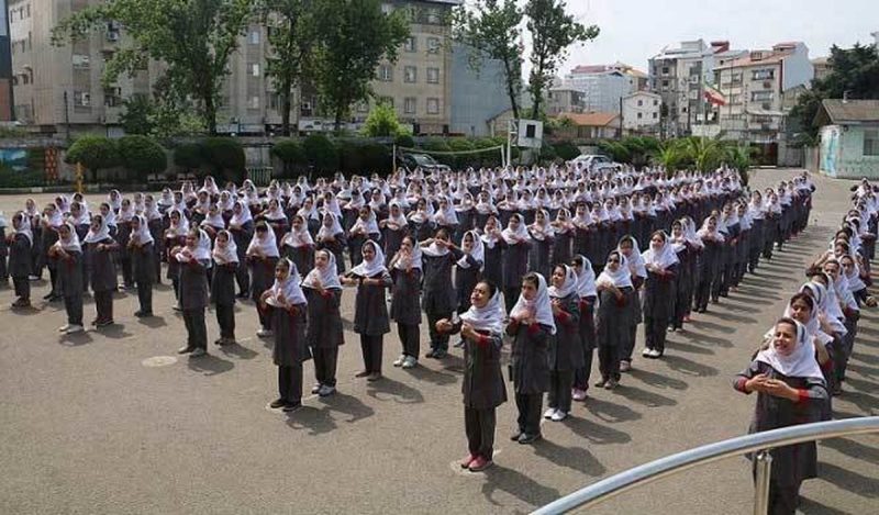 دختران می توانند در مدرسه آزاد و بدون روسری باشند