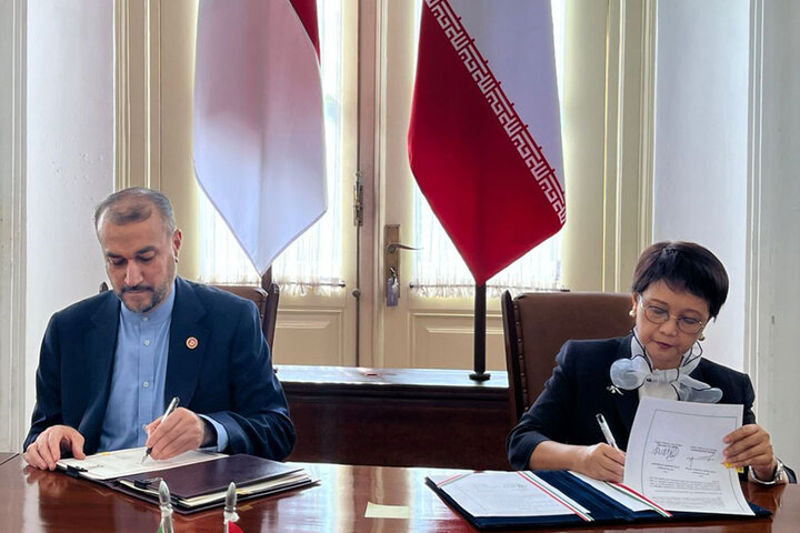 ایران و اندونزی ۱۱ سند همکاری امضا کردند