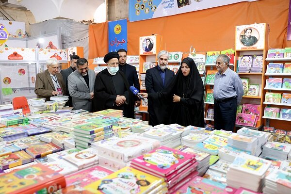 رئیسی از نمایشگاه کتاب تهران بازدید کرد