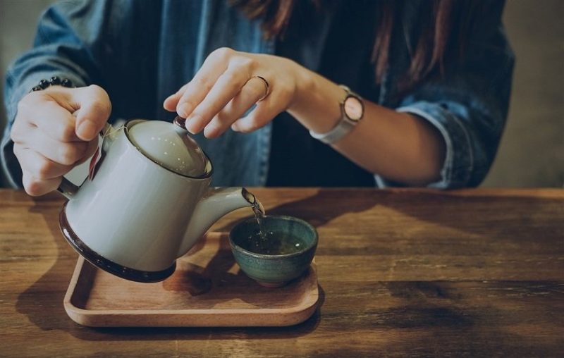 ۱۰ دمنوش و نوشیدنی خواب آور