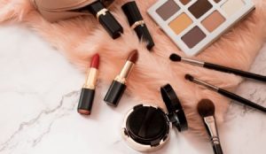 چگونه می‌توان تشخیص داد که یک محصول آرایشی طبیعی است یا شیمیایی؟