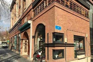 کتاب فروشی معروف تهران فک پلمپ شد