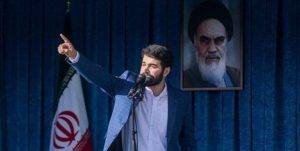 میثم مطیعی در راهپیمایی ۲۲ بهمن شعرخوانی می‌کند