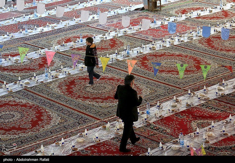 برپایی بلندترین سفره افطاری در منطقه ۱۰