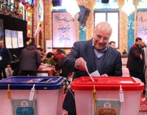 رئیس مجلس رای خود را درون صندوق انداخت
