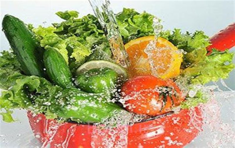 میوه‌ها و سبزیجات را خیلی ساده با این مواد طبیعی ضدعفونی کنید