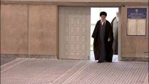 تصویر متفاوت از رأی دادن رهبر انقلاب