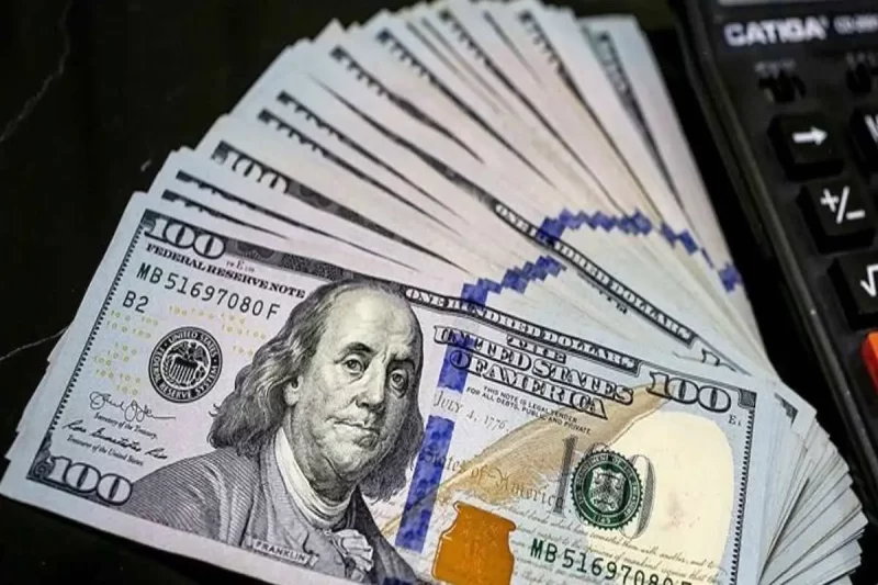 قیمت دلار ۱۰۰۰ تومان ریخت