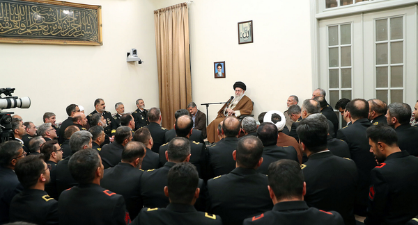 رهبر انقلاب: نیروهای مسلح بر افزایش توان رزم متمرکز شوند