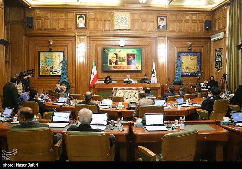 اتوبوس‌های وارداتی یک ماه است درگیر فرایند اداری هستند