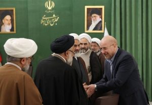 نشست جمعی از اعضای مرکز تحقیقات اسلامی قم با قالیباف