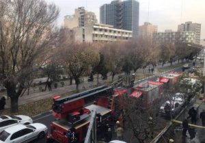 نجات ۶۰ زن و مرد در آتش‌سوزی مهمان سرا بلوار کشاورز