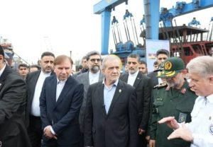 پزشکیان به کشتی‌سازی رفت/ ۱۰ شناور به آب انداخته شد+ تصاویر