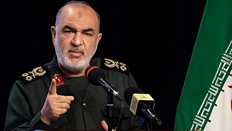 فرمانده کل سپاه: یک گام مقابل دشمن عقب‌نشینی نمی‌کنیم