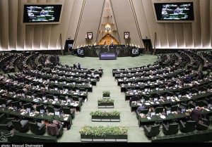 از پاسخگویی مومنی به مجلس تا تقویم آموزشی مدارس خاص