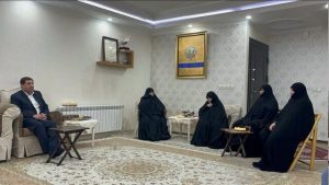 حضور مشاور و دستیار رهبری در منزل شهید رئیسی