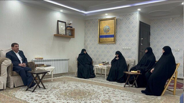 حضور مشاور و دستیار رهبری در منزل شهید رئیسی