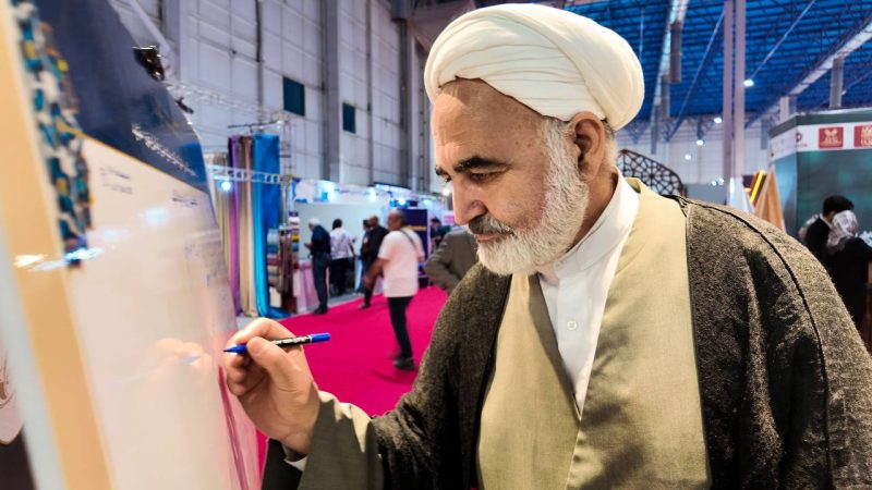 بازدید مسئولان عالی‌رتبه کشوری از غرفه شرکت تاو آویژه پارس