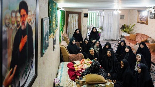 مادر شهید رئیسی: هنوز منتظرم ابراهیم از در بیاید