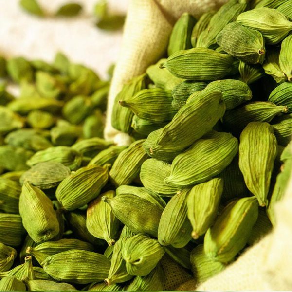 هل سبز؛ دانه‌ای معطر با خواص ضدالتهاب و تقویت‌کننده‌ی گوارش