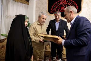 حضور در منزل سرداران شهید جنگ تحمیلی ۱۲ روزه