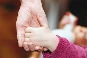 حمایت از خانواده‌های دارای «فرزندخوانده» بیمار یا معلول