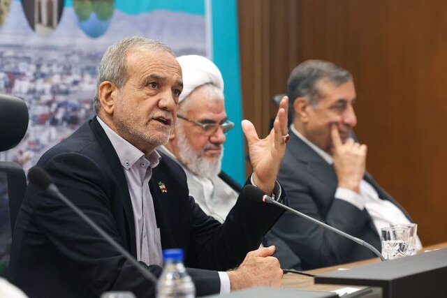 پزشکیان: صرفه‌جویی ۱۰ درصدی هزینه‌ها معادل ۱۸ میلیارد دلار است