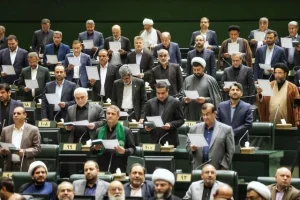 نماینده مجلس: همه نمایندگان مجلس سیم کارت سفید دارند