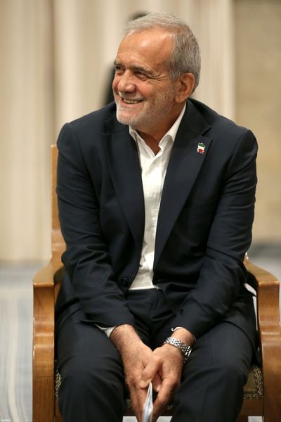 رئیس جمهور وارد سنندج شد