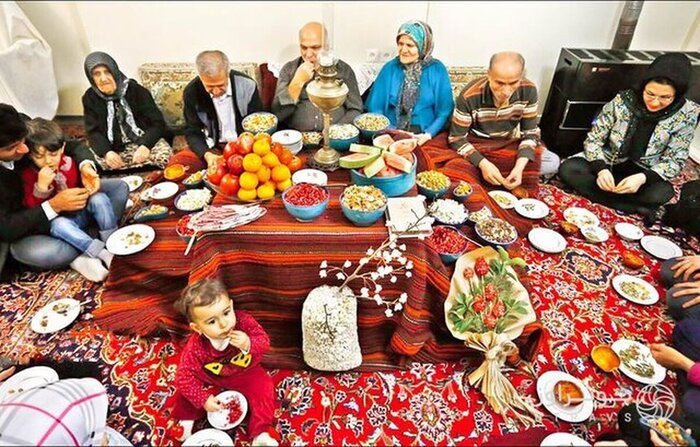 ایران امشب بلندترین شب سال را جشن می‌گیرد/ یلدا با رنگ سنت، شعر و دورهمی