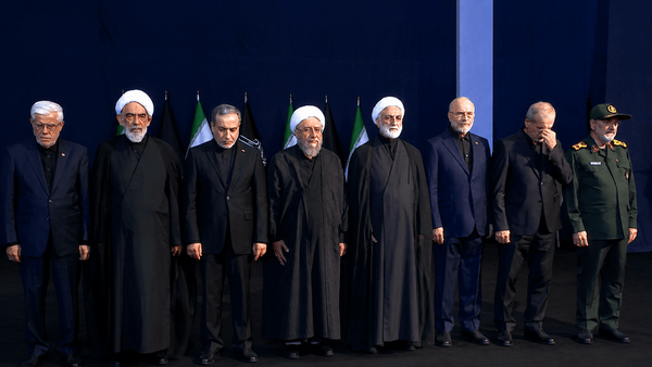 ادای احترام سران قوا و مسئولان ارشد کشور به پیکر مطهر رهبر شهید
